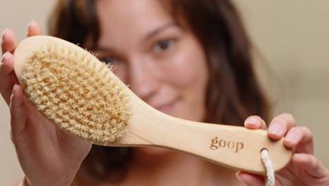 الفرشاة الجافة.. هذه بعض فوائدها لجسمكِ