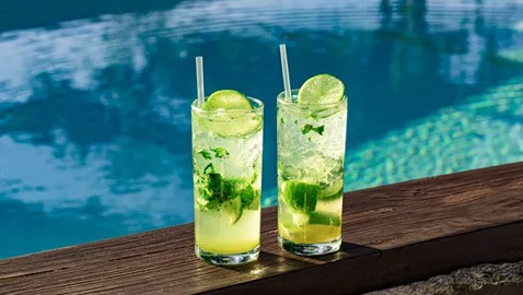 3 مشروبات تقلل من التوتر ومن حر الصيف.. منها الليمون بالنعناع والصودا