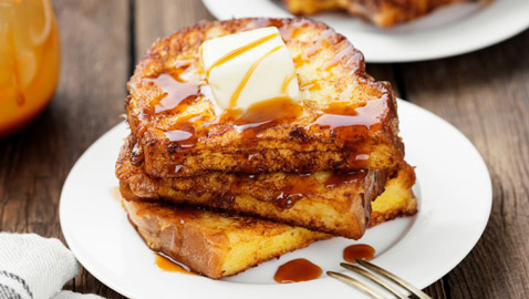 إليكم طريفة تحضير فرنش توست بالعسل والقرفة.. وجبة خفيفة طيبة