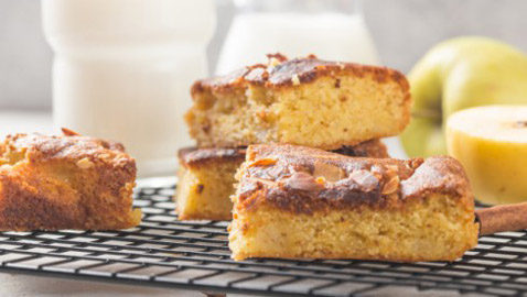 إليكم طريقة تحضير براونيز صحي بالتفاح.. خفيف وطيب