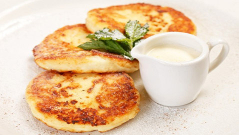 إليكم طريقة تحضير بان كيك بالجبنة اللذيذ