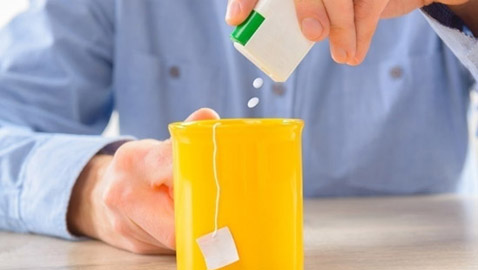 هل يمكن التخلي عن السكر بالمحليات الصناعية؟