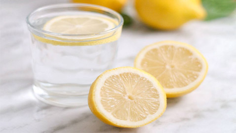 7 فوائد مهمة لتناول ماء الليمون قبل الإفطار ستجعلك تشربه كل يوم!