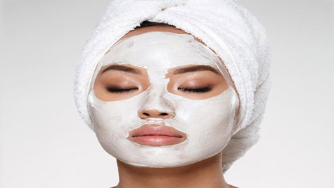 أقنعة الطين الأبيض.. كنز جمالي بين يديك لبشرة صافية لا تشوبها شائبة