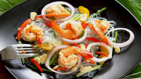 إليكم طريقة تحضير سلطة نودلز بالجمبري بالطريقة الصينية