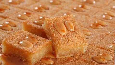 طريقة عمل.. صينية البسبوسة باللوز والسكر