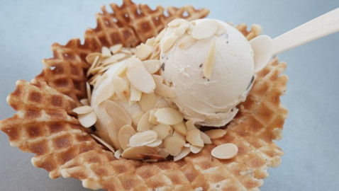 إليكم طريقة تحضير آيس كريم باللوز بمذاق شهي وبارد