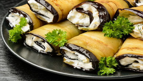 إليكم طريقة تحضير رولات الباذنجان باللبنة الشهية