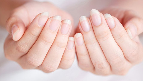 قوي أظافرك بهذه الطرق العلمية