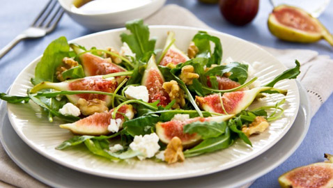 اليكم طريقة تحضير سلطة الجرجير بالتين والتمر