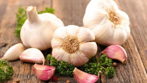 تجاهل رائحته.. 5 فوائد مذهلة للثوم لن تتوقعها