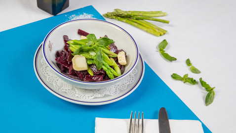 اليكم طريقة تحضير سلطة الشمندر والهليون