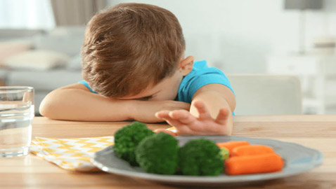 7 نصائح لمساعدة الطفل العنيد على تناول طعام صحي