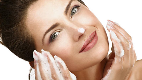 كريمات تؤذي البشرة الجافة.. احذريها