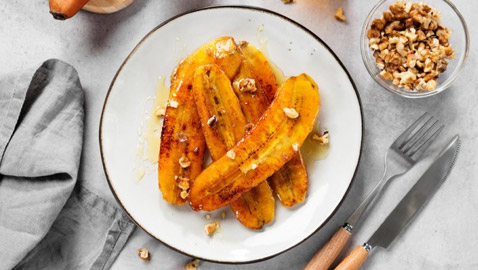 إليكم طريقة تحضير موز مكرمل مع القرفة.. حلوى سهلة وطيبة