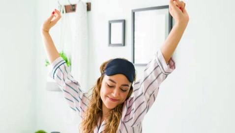 ماذا يحدث عندما تنامين بقناع العين كلَّ ليلة؟