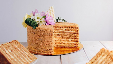 اليكم طريقة تحضير كيكة طبقات القرفة بالصوص