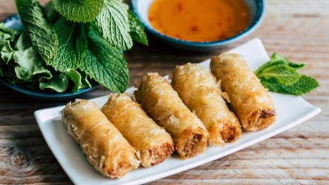 إليكم طريقة تحضير سبرينغ رول الخضار بالروبيان المشوية للرجيم