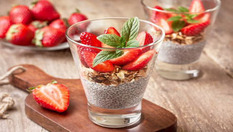 إليكم طريقة تحضير بودينغ الشيا بالفراولة للرجيم