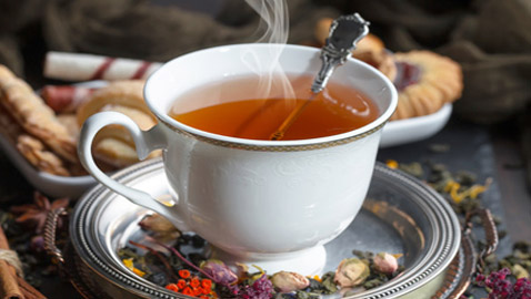 11 فائدة لتناول الشاي يوميا و5 آثار جانبية سلبية.. فماذا عنه مع الحليب؟