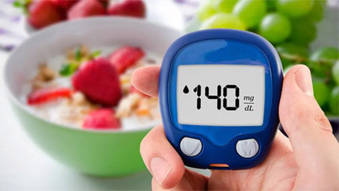 10 أطعمة ومشروبات ترفع مستويات السكر في الدم.. احذروها!