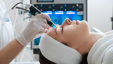 استعيدي شبابكِ.. 6 إجراءات تجميلية تكافح الشيخوخة