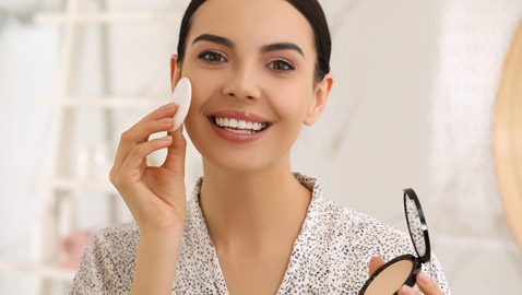 ابتعدي عن هذه العادات في المكياج.. لإطلالة أكثر شباباً
