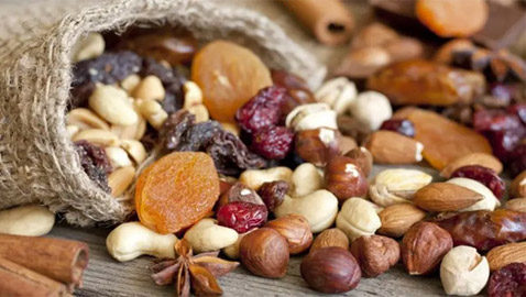 نصائح حول 6 فواكه جافة ومكسرات.. ما يجب تناوله أو تجنبه في الصباح