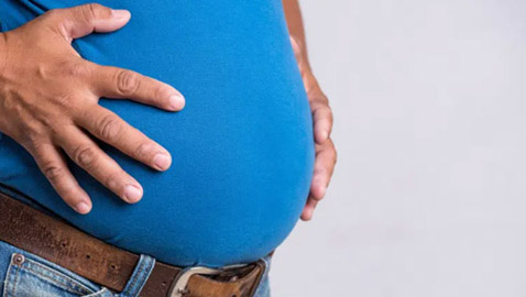 منها الزبادي اليوناني.. أطعمة فعّالة في التخلص من الكرش