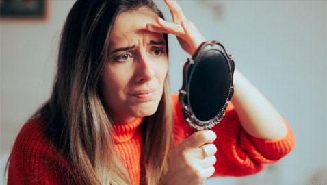 البثور بين الحاجبين... الأسباب والعلاج