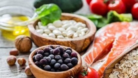 أطعمة مفيدة لصحة القلب.. البطاطا وسمك السالمون وعين الجمل الأبرز
