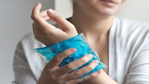 منها تغير درجات الحرارة.. 8 أسباب تؤدي إلى تورم اليدين المفاجئ