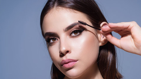 جمال رموشكِ لا يقل أهميةً عن بشرتكِ.. طرق فعالة لتغذيتها